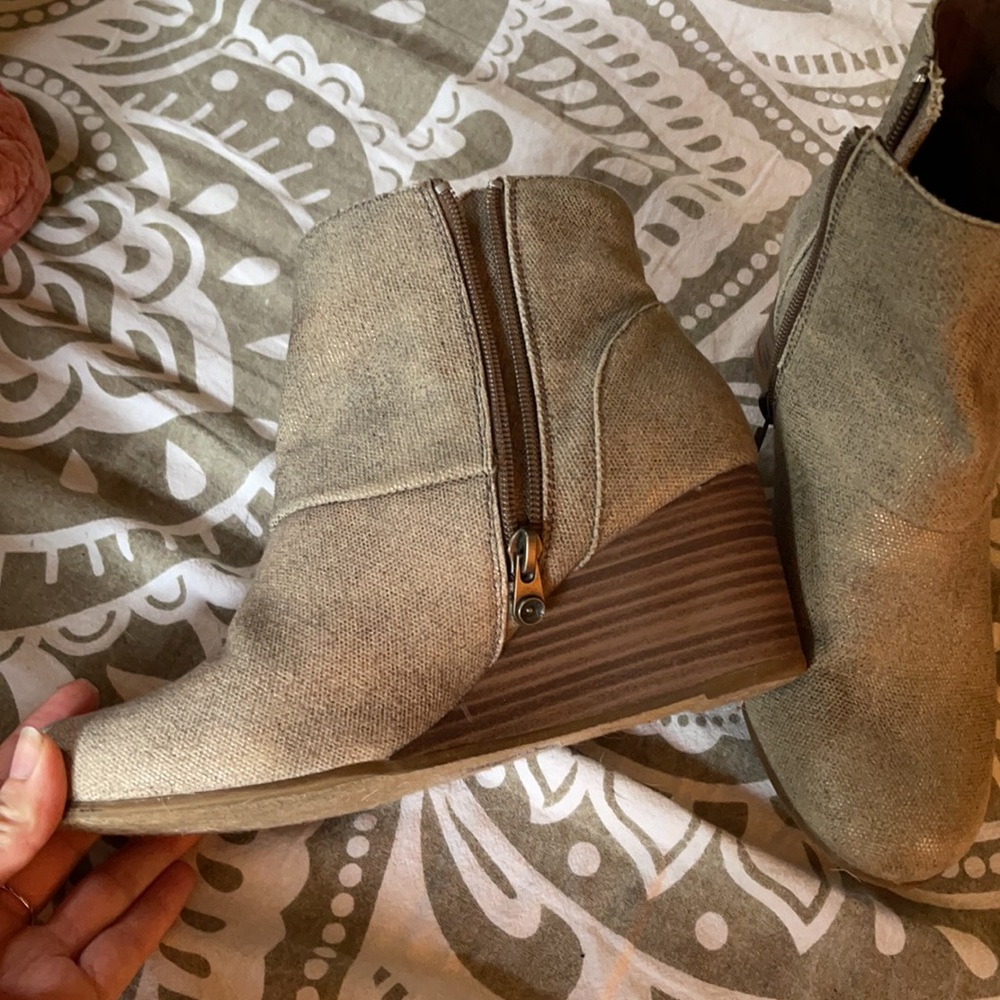 Blowfish tan booties - Picture 3 of 6